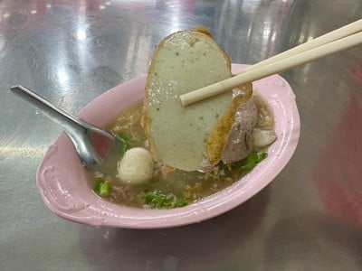 บะหมี่น้ำ รวมทุกอย่าง ไม่งอก