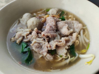 บะหมี่น้ำลูกชิ้นหมู