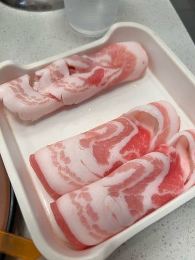 หมูสามชั้นลอกหนัง