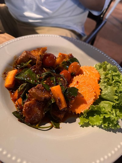 หมูสามชั้นคลุกดินแดง