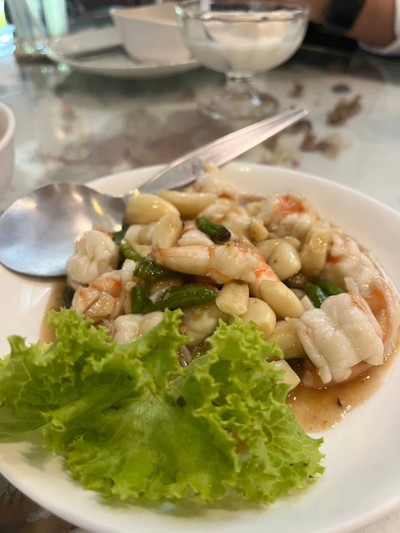 อาหาร หรือ เครื่องดื่ม