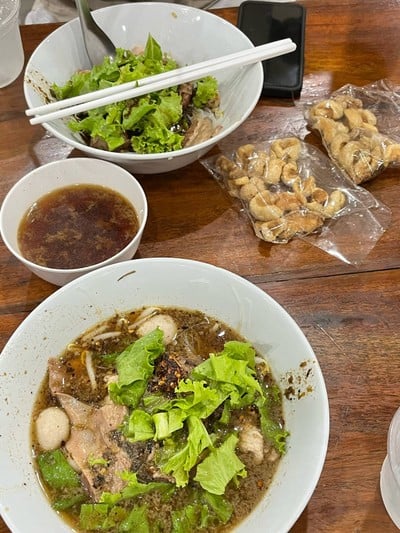 ก๋วยเตี๋ยวหมูตุ๋นใส่พริก