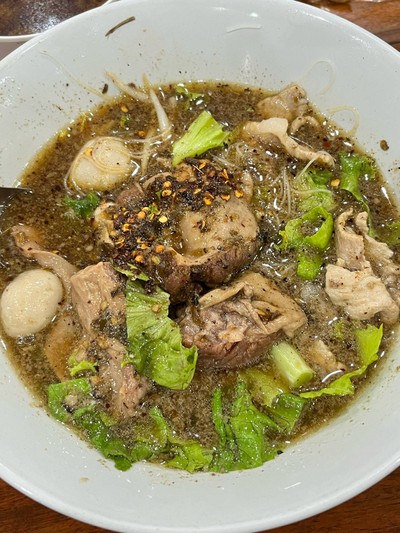 ก๋วยเตี๋ยวหมูตุ๋นใส่พริก