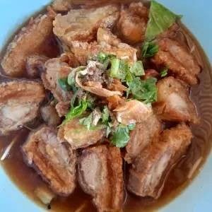 ก๋วยเตี๋ยวหมูกรอบ