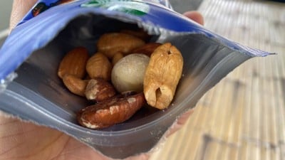 Mixed nuts pinksalt