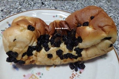 ขนมปังส้บปะรดลูกเกด