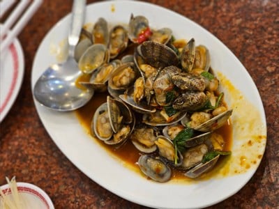 หอยอาซาริผัดฉ่าพริกสวนใบโหระพา