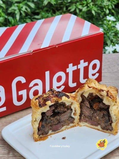 Beef Bourguignon Pie