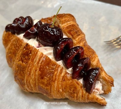 Croissant เชอรี่