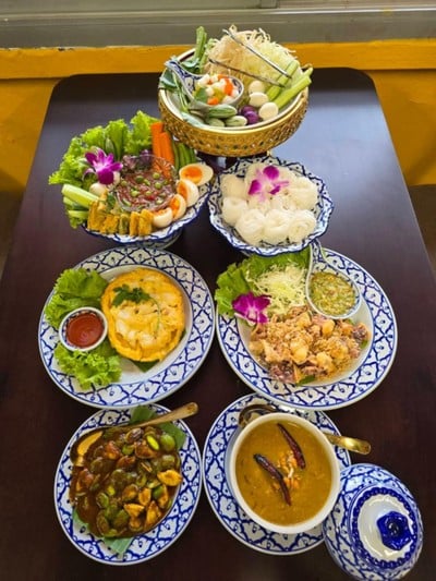 รสข้นน้ำยาปู สาขาบรรทัดทอง