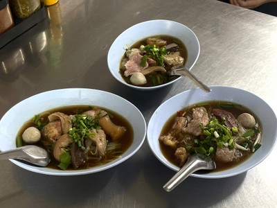 ก๋วยเตี๋ยวเนื้อตุ๋น