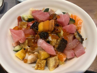 ข้าวหน้ารวมหั่นเต๋า