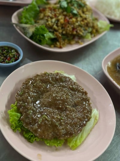 หมูสับทอดกระเทียมพริกไทย