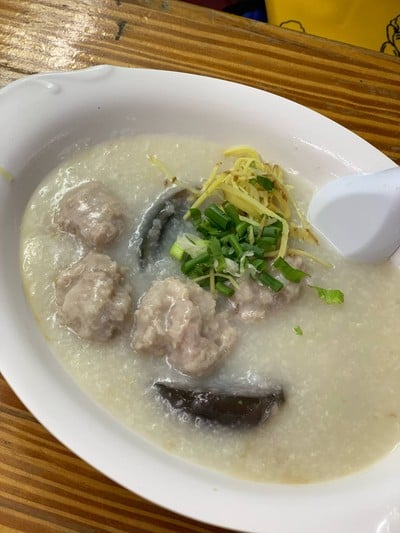 โจ๊กหมู+ไข่เยี่ยวม้า