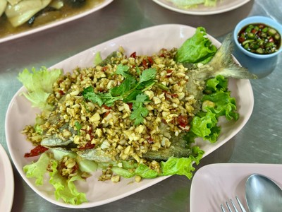 ปลาจาระเม็ดผัดพริกเกลือ
