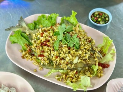 ปลาจาระเม็ดผัดพริกเกลือ