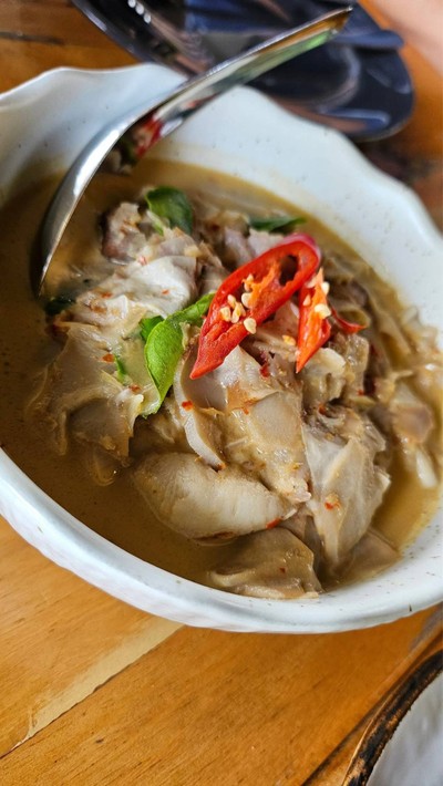 แกงคั่วหัวตาลหมูย่าง