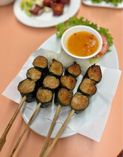 เมนูของร้าน แดงแหนมเนือง ในเมือง