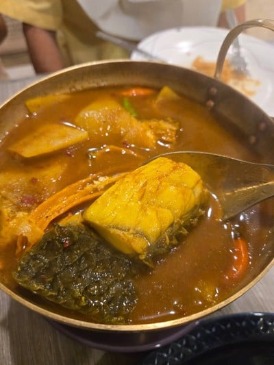 แกงเหลืองปลากะพงและยอดมะพร้าวอ่อน