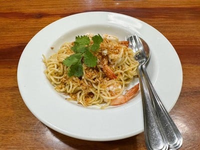 สปาเกตตี้กุ้งทอดกระเทียม