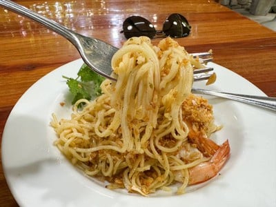 สปาเกตตี้กุ้งทอดกระเทียม