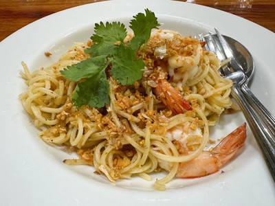 สปาเกตตี้กุ้งทอดกระเทียม
