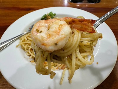 สปาเกตตี้กุ้งทอดกระเทียม