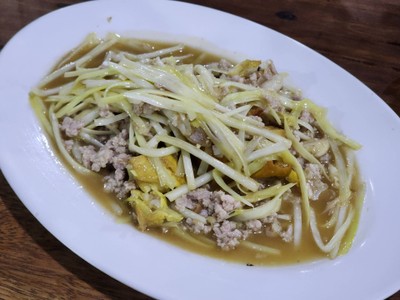 ผัดกุยช่ายขาวเต้าหู้หมูสับ