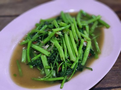 ผัดผักบุ้งไฟแดง