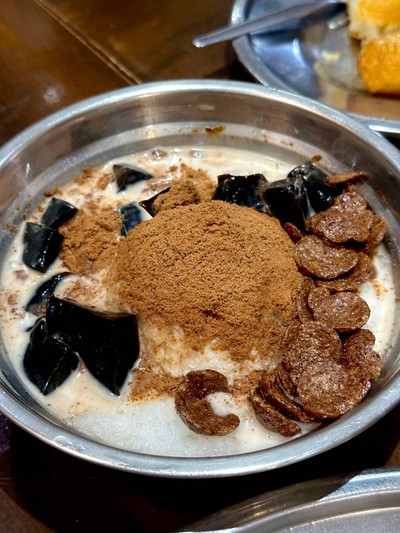 เฉาก๊วยนมสดภูเขาไฟ