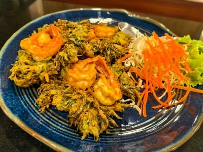 กุ้งทอดใบเล็บครุฑ
