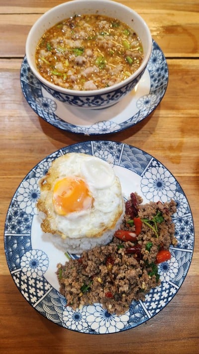 อาหาร หรือ เครื่องดื่ม