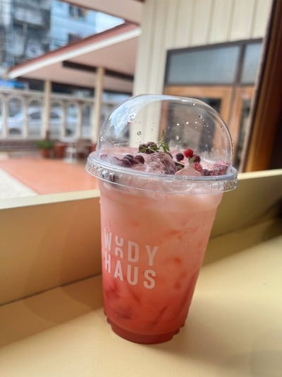 PINK BERRY YAKULT SODA