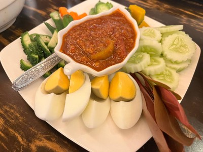 น้ำพริกอ่อง+ผักเคียง