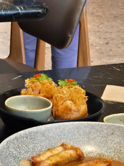 เผือกทอดหมูแดง