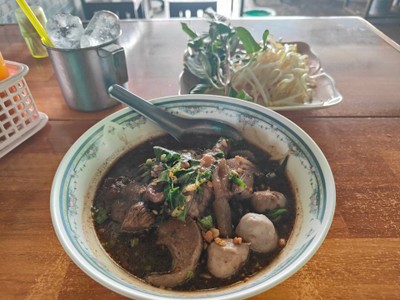 เส้นเล็กต้มยำเนื้อรวม