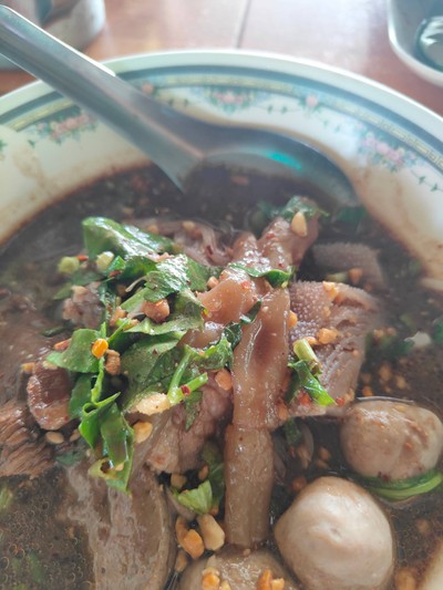 เส้นเล็กต้มยำเนื้อรวม