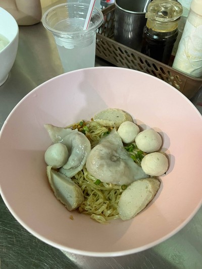 บะหมี่แห้งซอสจิ๊กโฉ่วพิเศษ