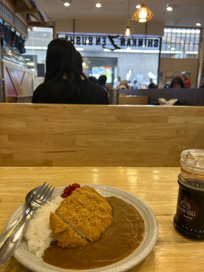 ข้าวแกงกะหรี่หมูทอดทงคัตสึ