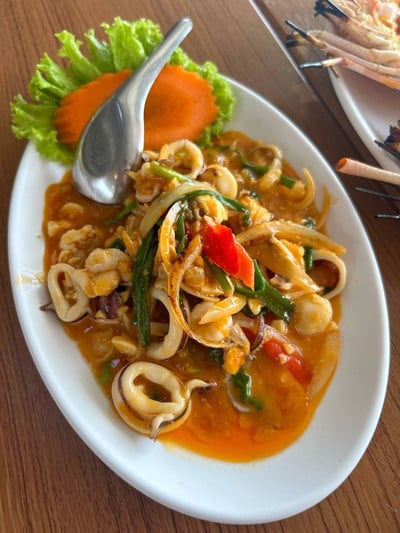 ปลาหมึกผัดไข่เค็ม