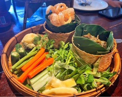 น้ำพริกหนุ่มกับผักเครื่องเคียง