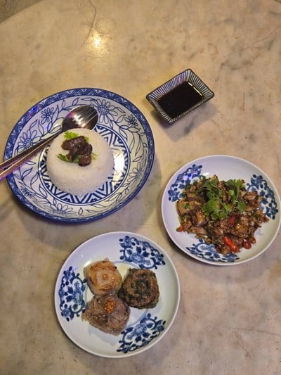 อาหาร หรือ เครื่องดื่ม