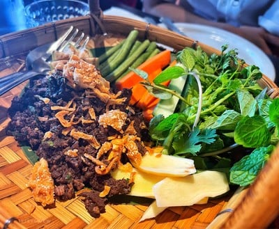 ลาบไก่คั่ว