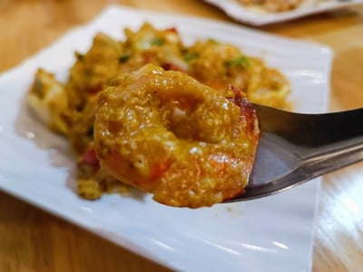 กุ้งหมึกผัดผงกะหรี่