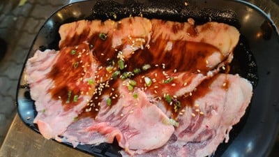 เนื้อหนอก