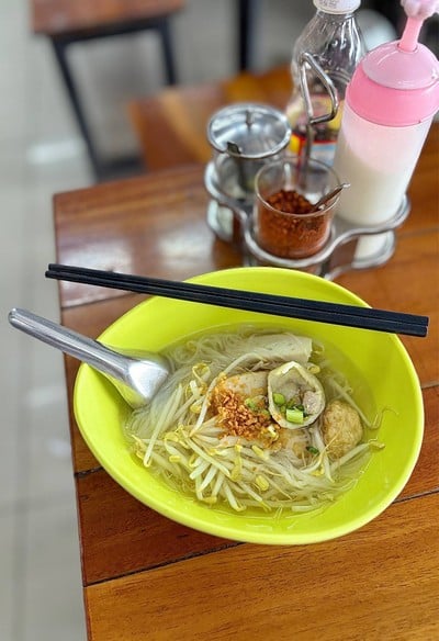 🍜 ก๋วยเตี๋ยวลูกชิ้นปลา. (ราคา 50 บาท.)