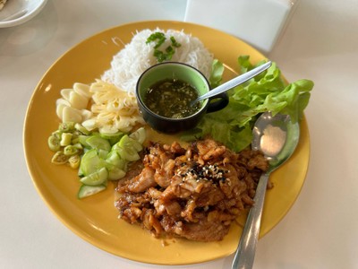 เส้นหมี่หมูย่าง