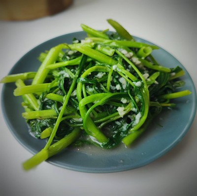 ผักบุ้งผัดกระเทียม