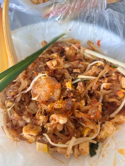 เล็ก กากหมู