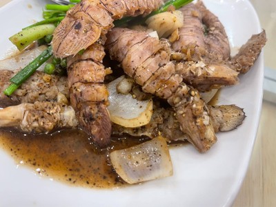 กั้งผัดพริกไทยดำ